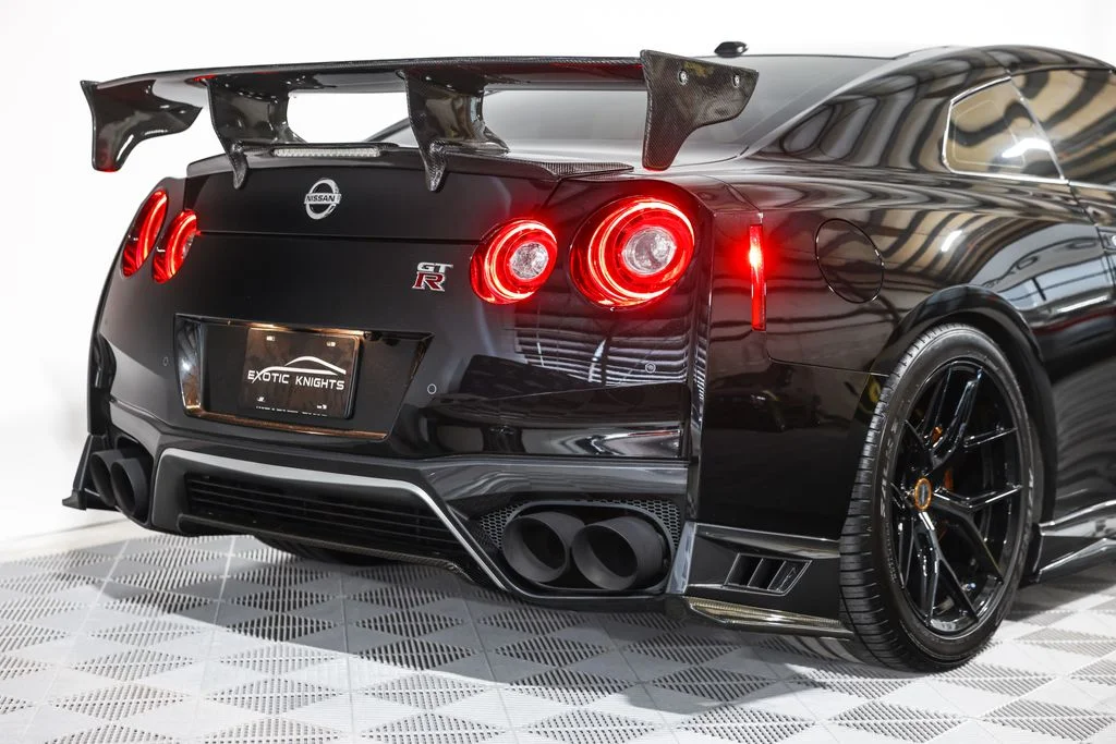Used 2017 Black Nissan Premium image 11