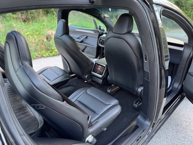 Used 2022 Solid Black Tesla Base image 15