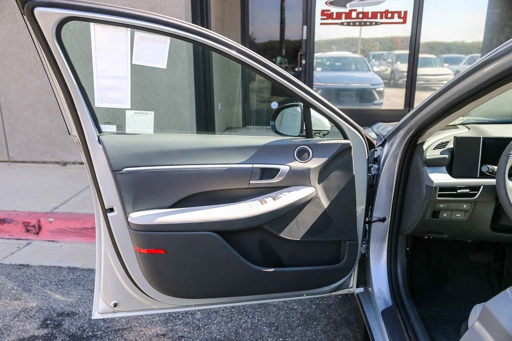 New 2026 Silver Hyundai SEL Sport image 23