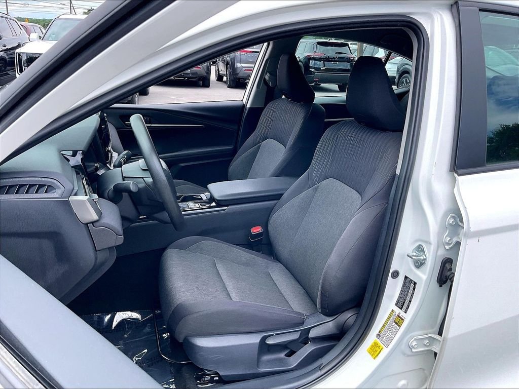 Used 2025 Ice Toyota LE image 9