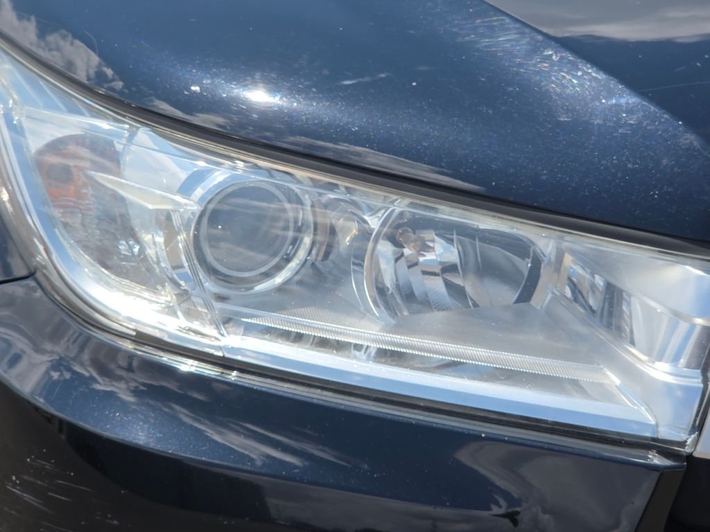 Used 2019 Black Toyota XLE image 15