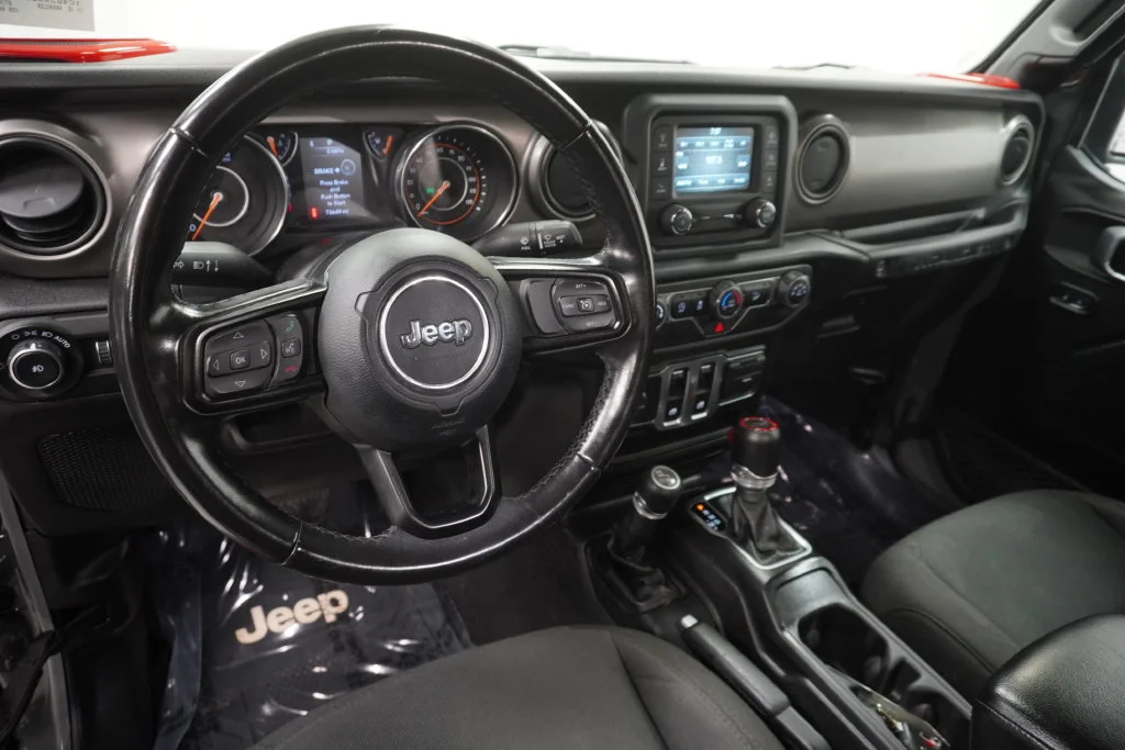 Used 2019 Gray Jeep Sport S image 27