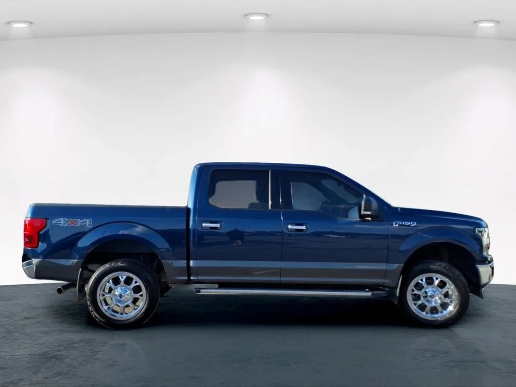 Used 2018 Blue Ford XLT image 5