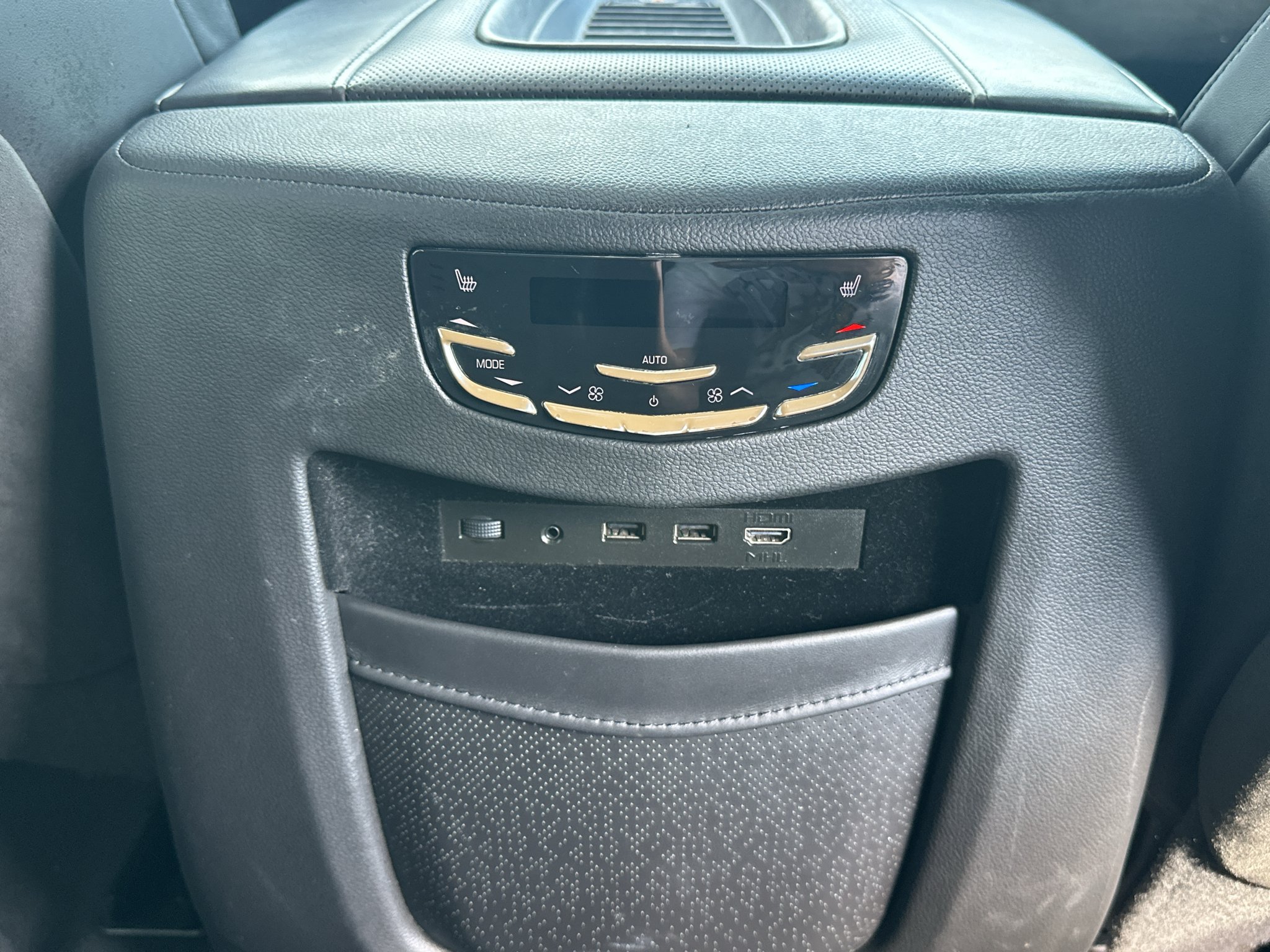 Used 2019 Shadow Metallic Cadillac Platinum image 34