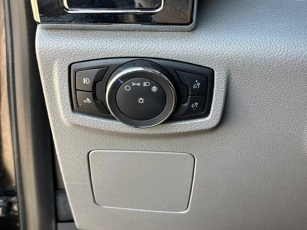 Used 2017  Ford XLT image 17