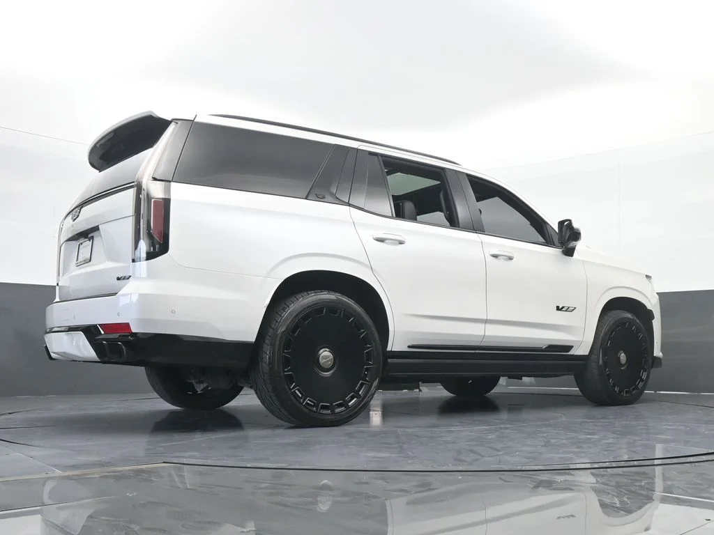 Used 2023 Crystal White Tricoat Cadillac V-Series image 90