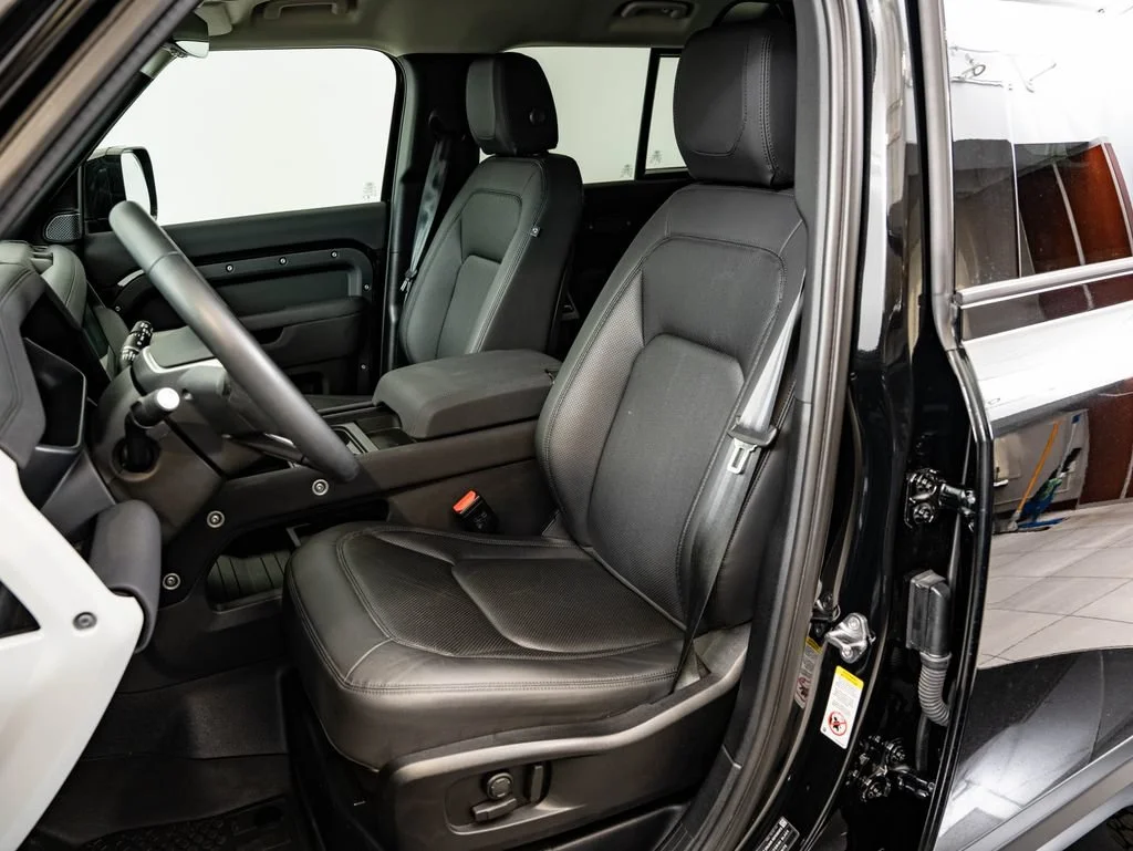Used 2023 Black Land Rover S image 22