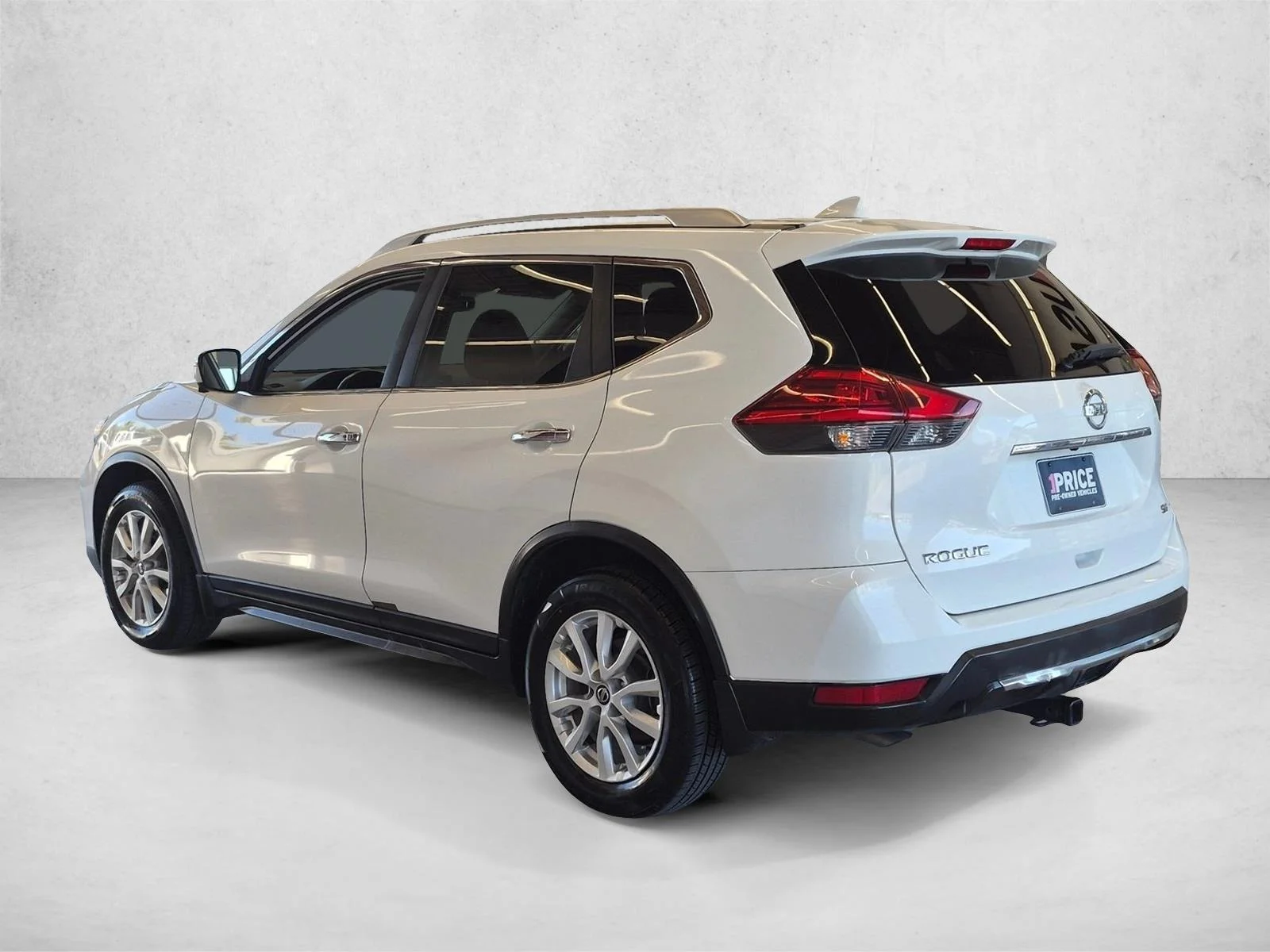 Used 2017 Glacier White Nissan SV image 8