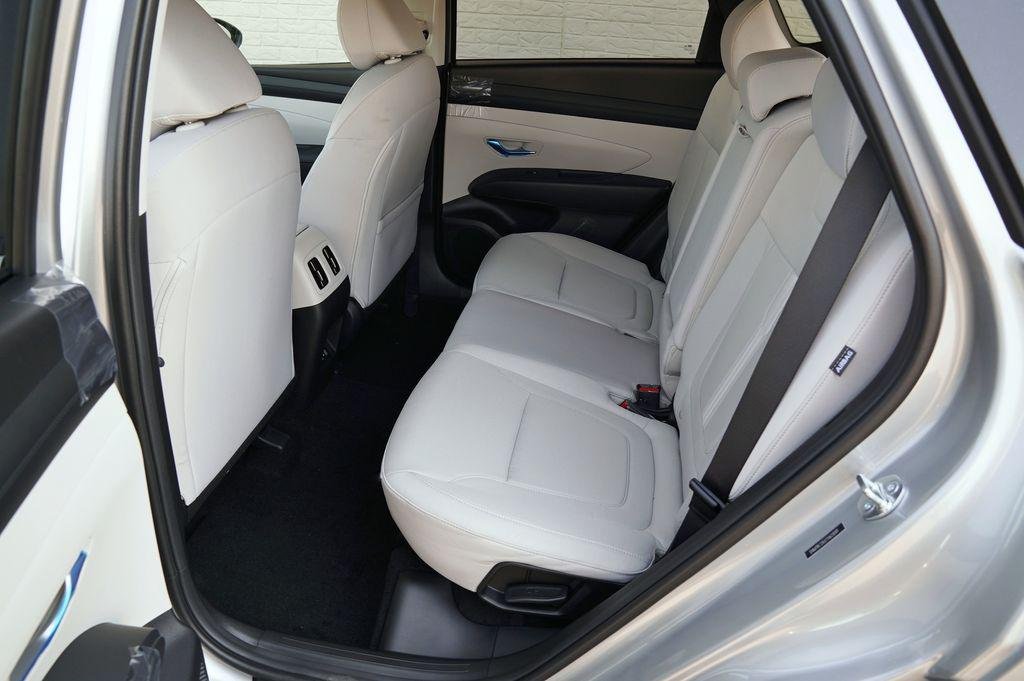 New 2026 Shimmering Silver Hyundai SEL image 22
