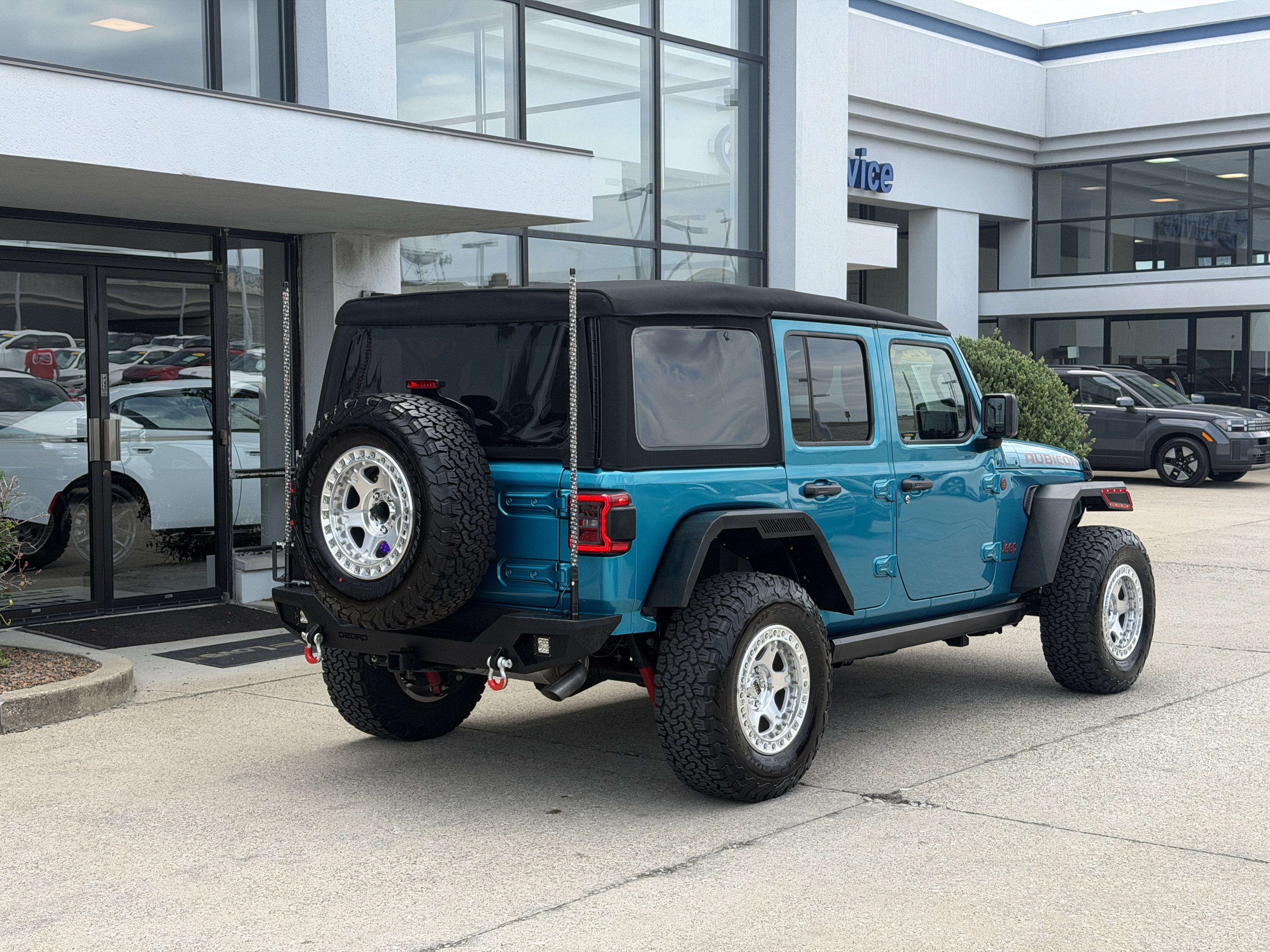 Used 2024 Bikini Pearl Coat Jeep Rubicon image 4