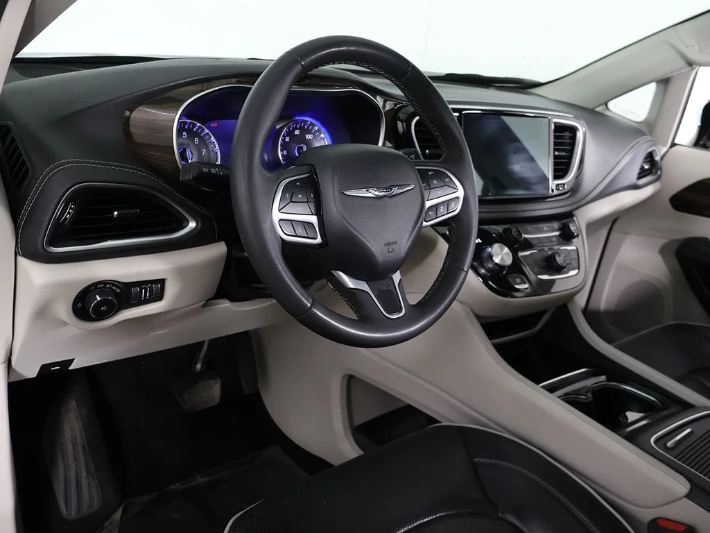Used 2023 Black Chrysler Limited image 30