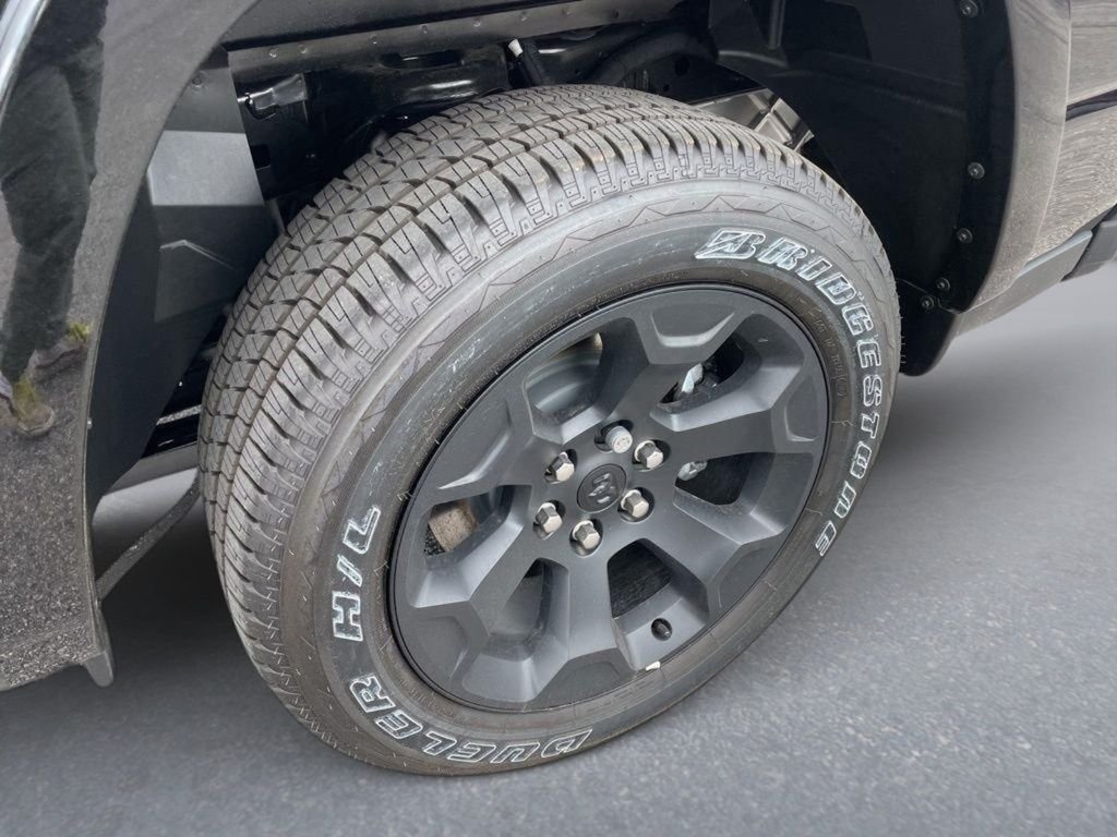 New 2026 Diamond Black Crystal Pearl-Coat Exterior Paint RAM Big Horn/Lone Star image 10