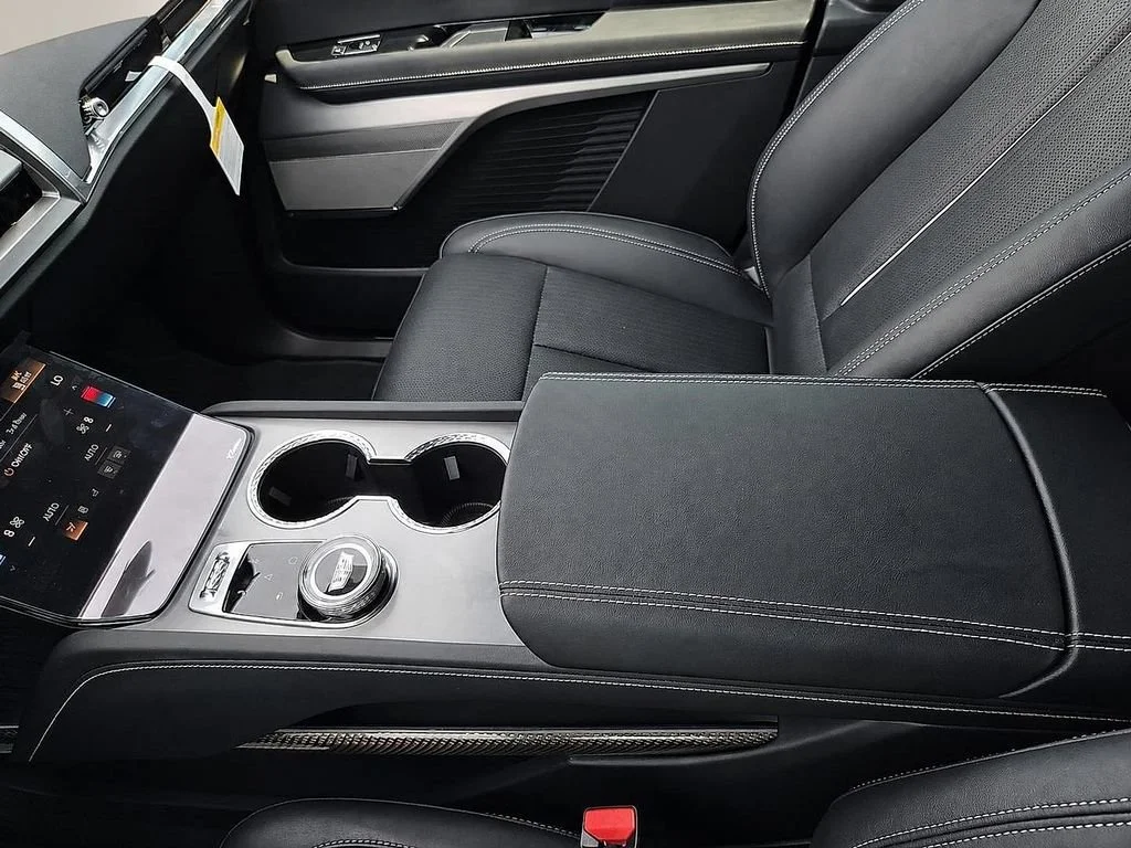 2027 Cadillac VISTIQ Sport - Photo 20