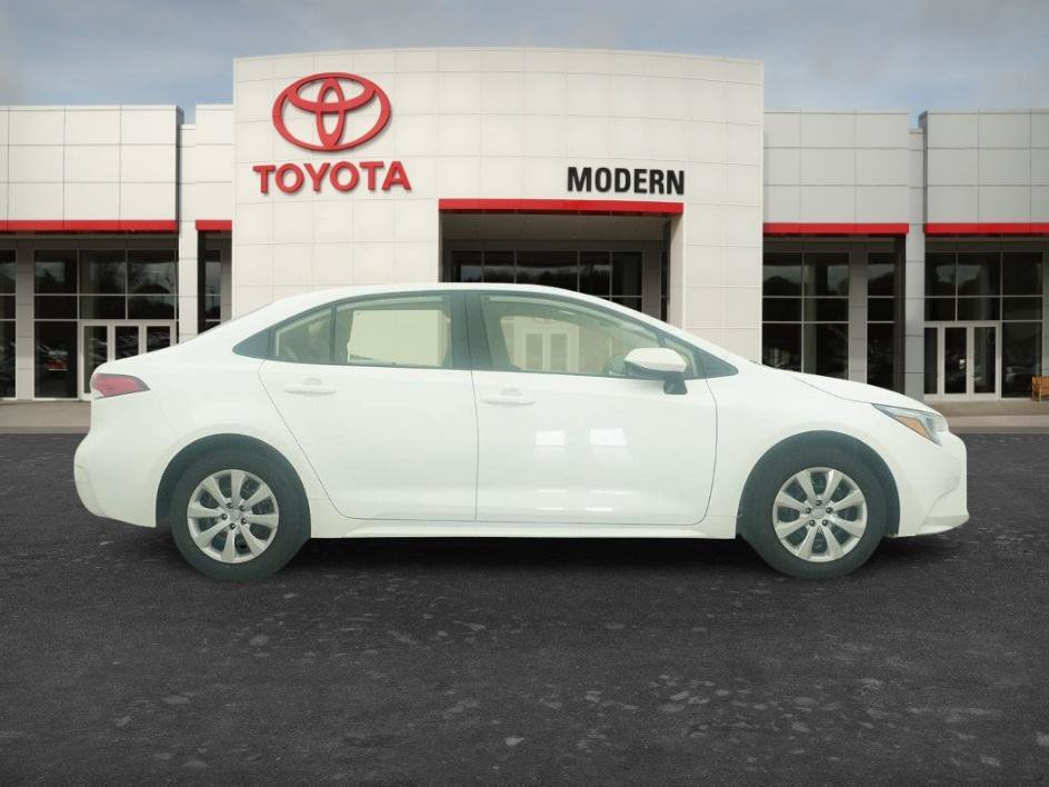 New 2026 Ice Cap Toyota Hybrid LE image 13