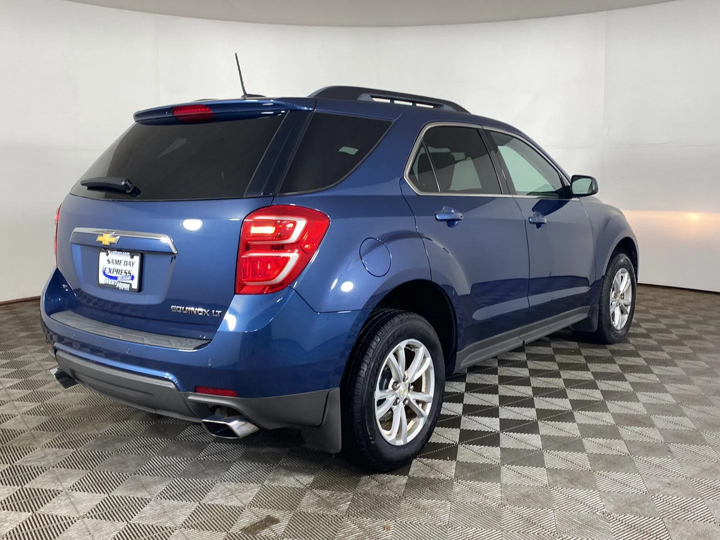 Used 2016 Patriot Blue Metallic Chevrolet LT image 5