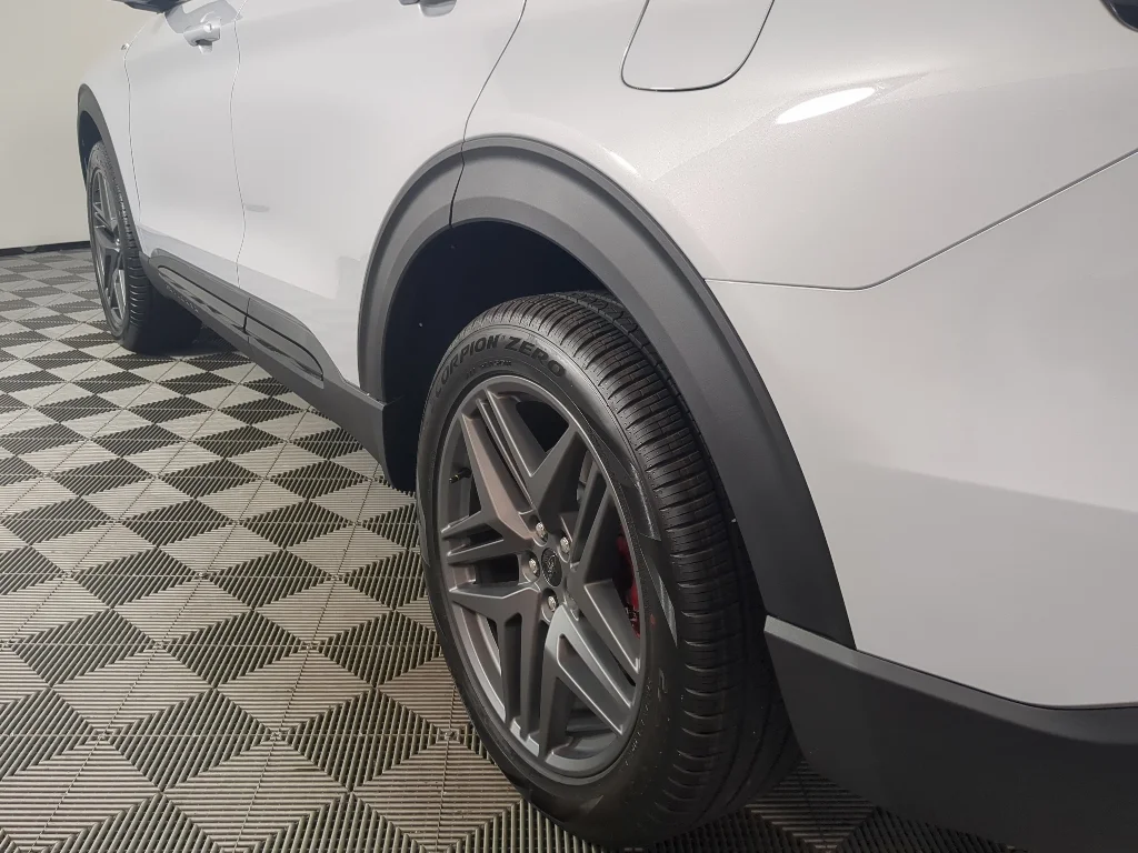 New 2026 Space White Metallic Ford ST-Line image 5