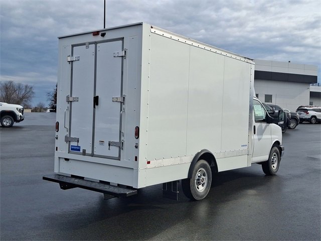New 2025 Summit White GMC 1WT image 18
