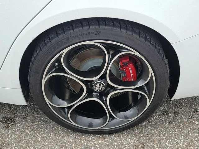 Used 2023 White Alfa Romeo Veloce image 7