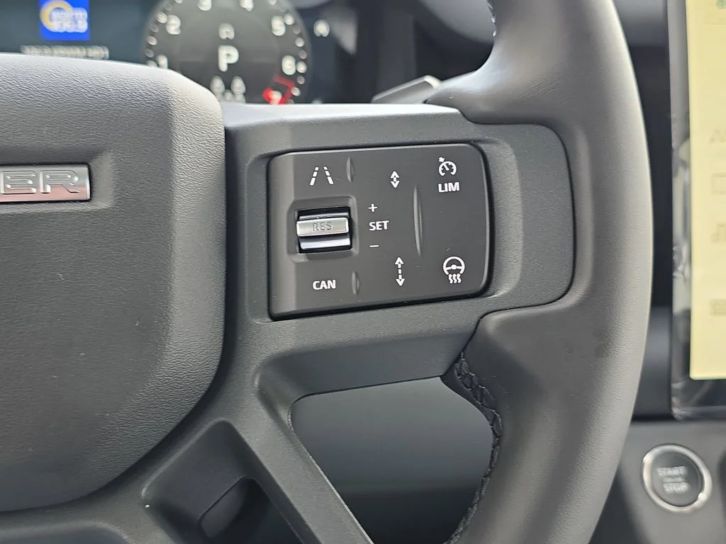 New 2026 Woolstone Green LAND ROVER X-Dynamic SE image 18