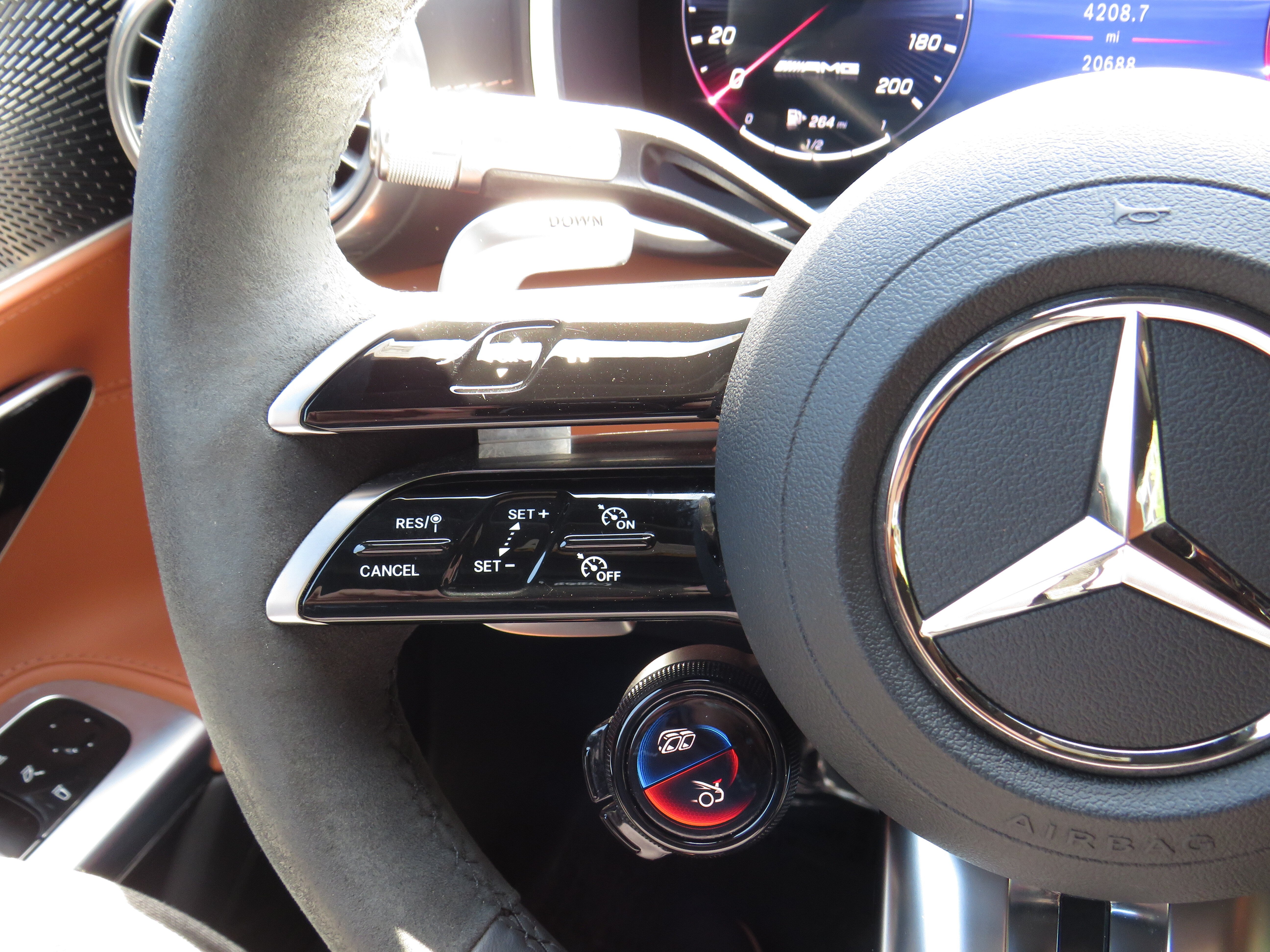 Certified Used 2022 MANUFAKTUR Moonlight White Metallic Mercedes-Benz AMG® SL 55 image 9