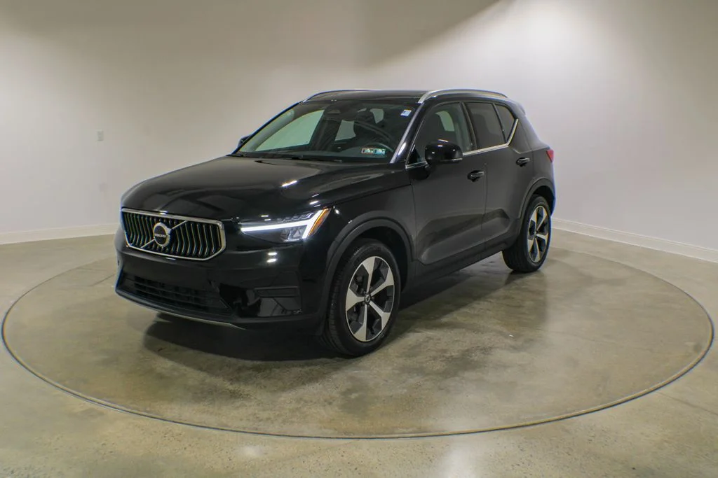 2025 Volvo XC40 B5 Core Bright AWD's photo