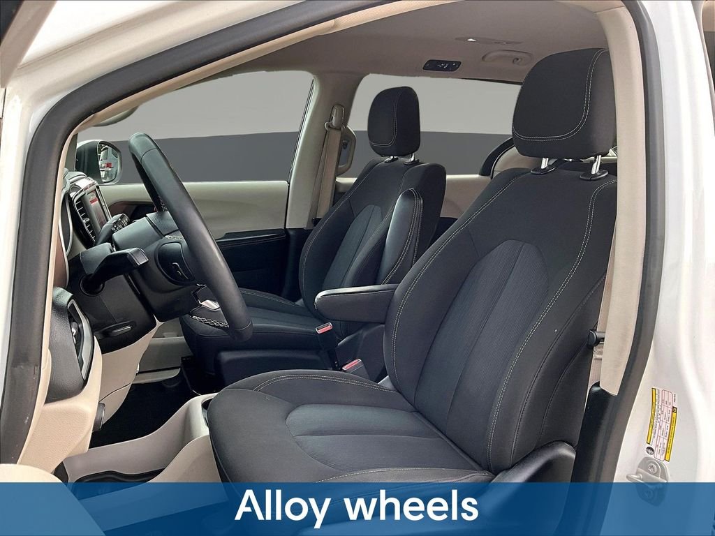 Used 2023 White Chrysler LX image 25