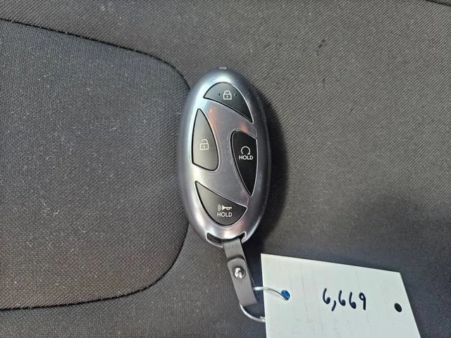 Used 2025  Hyundai SEL Sport image 29