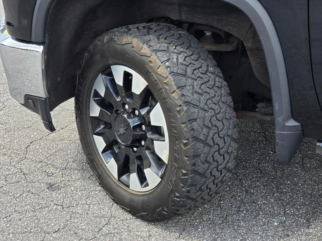 Used 2020 Black Chevrolet LT image 27