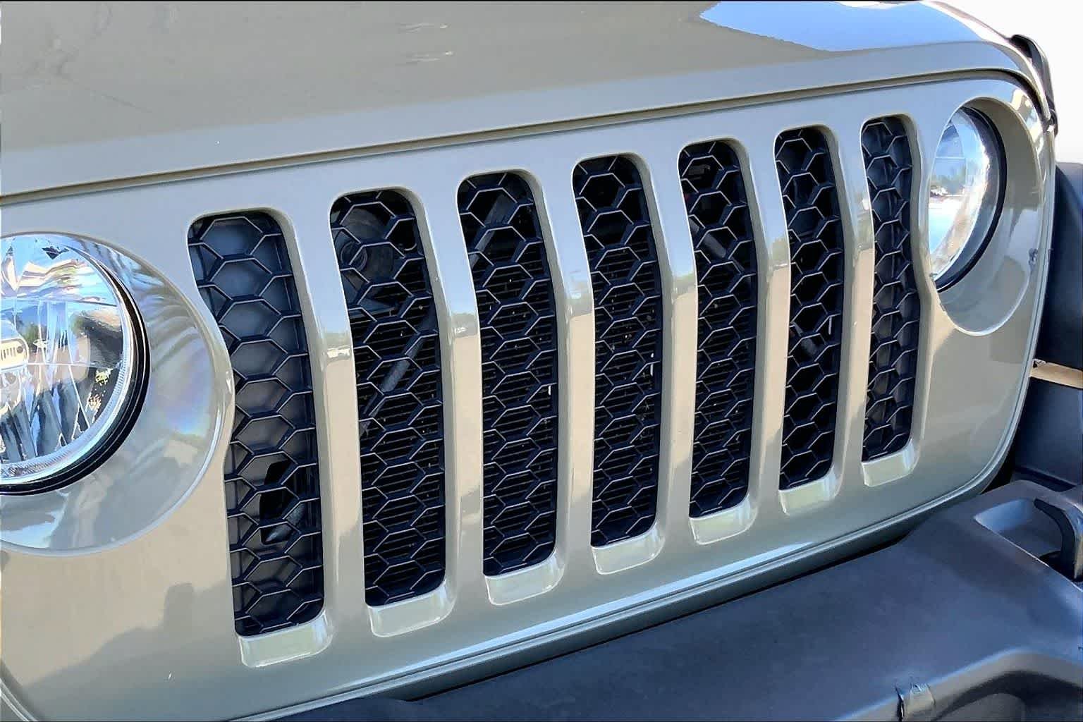 Used 2020 Gator Clearcoat Jeep Sport S image 30