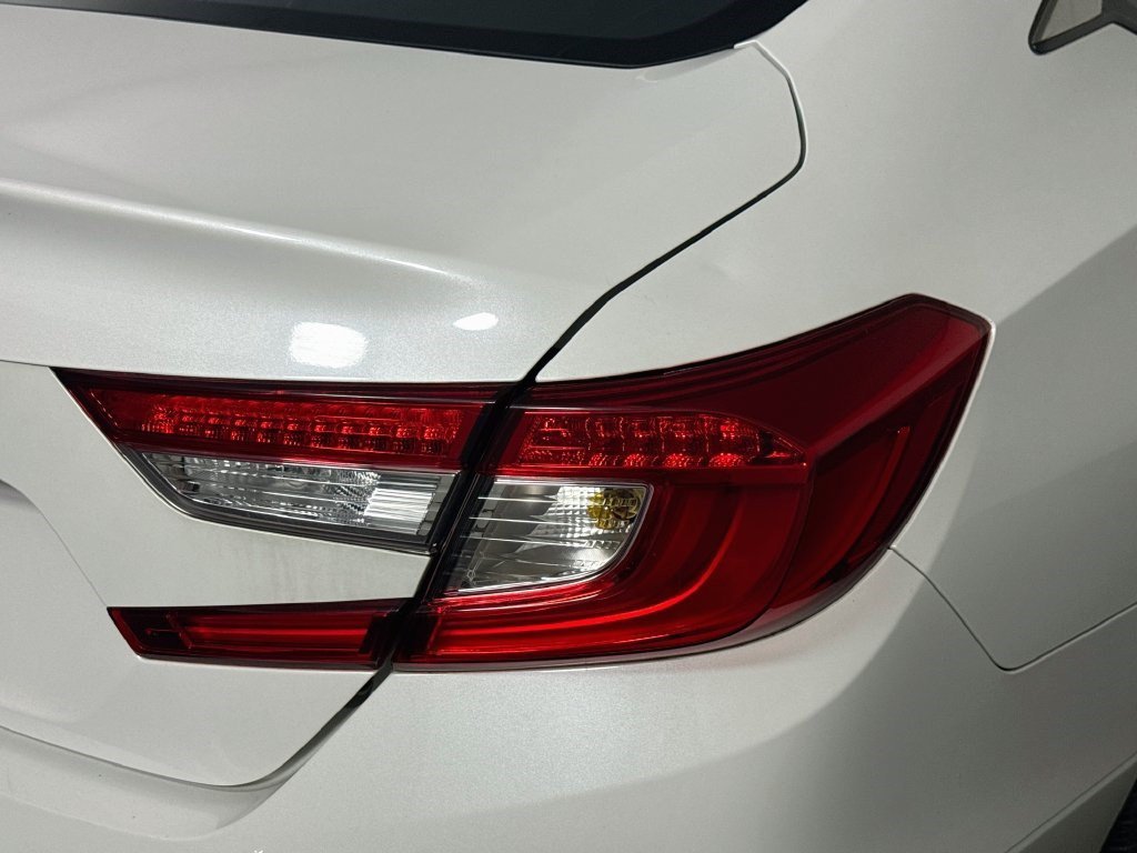 Used 2020 Platinum White Pearl Honda LX image 30