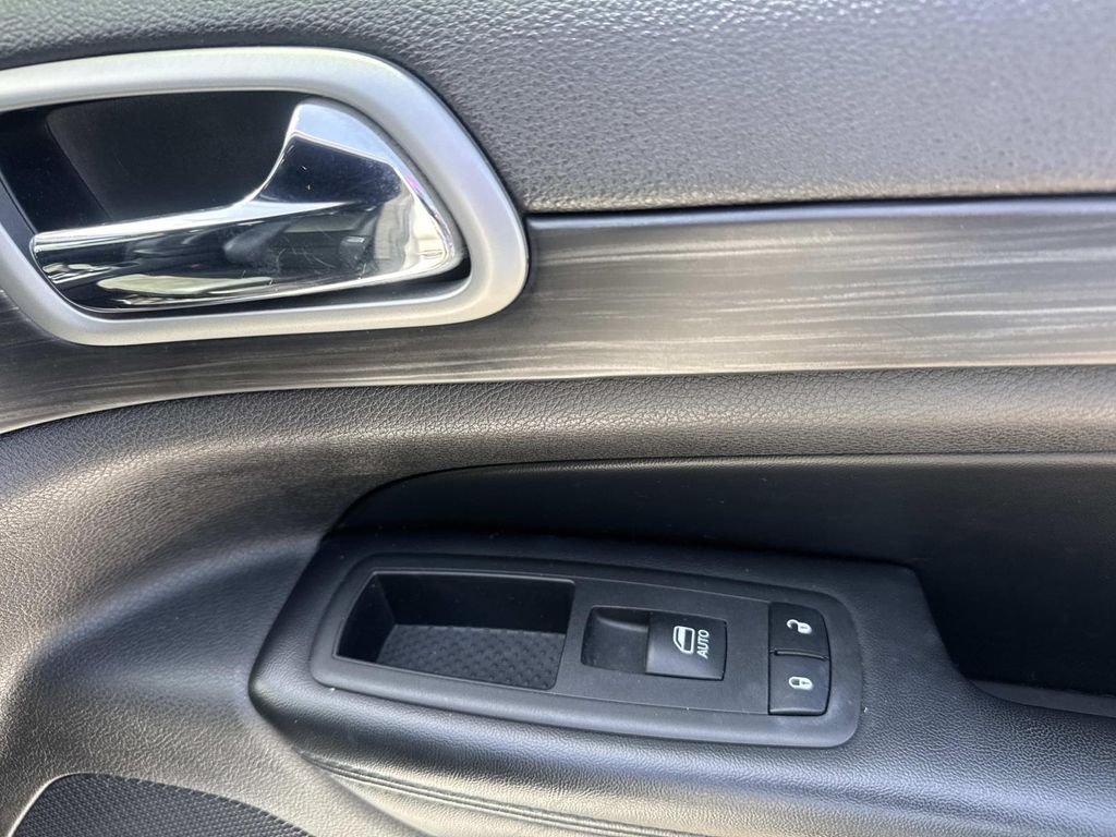 Used 2019 White Jeep Altitude image 14