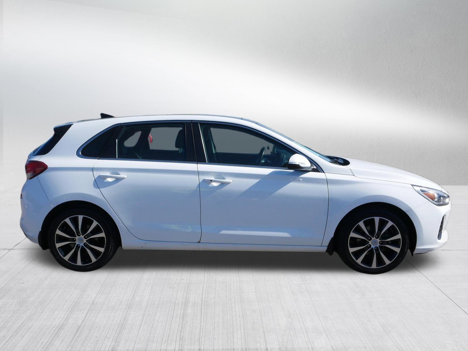 Used 2018 Ceramic White Hyundai  image 8