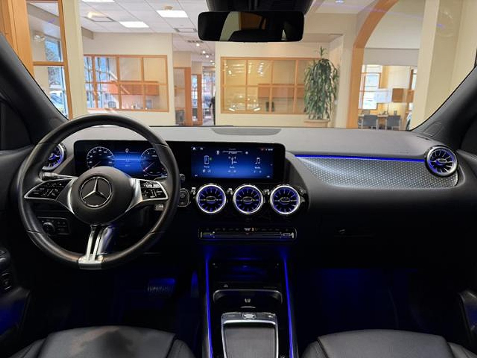 Used 2025 Cirrus Silver Metallic Mercedes-Benz 4MATIC® image 11