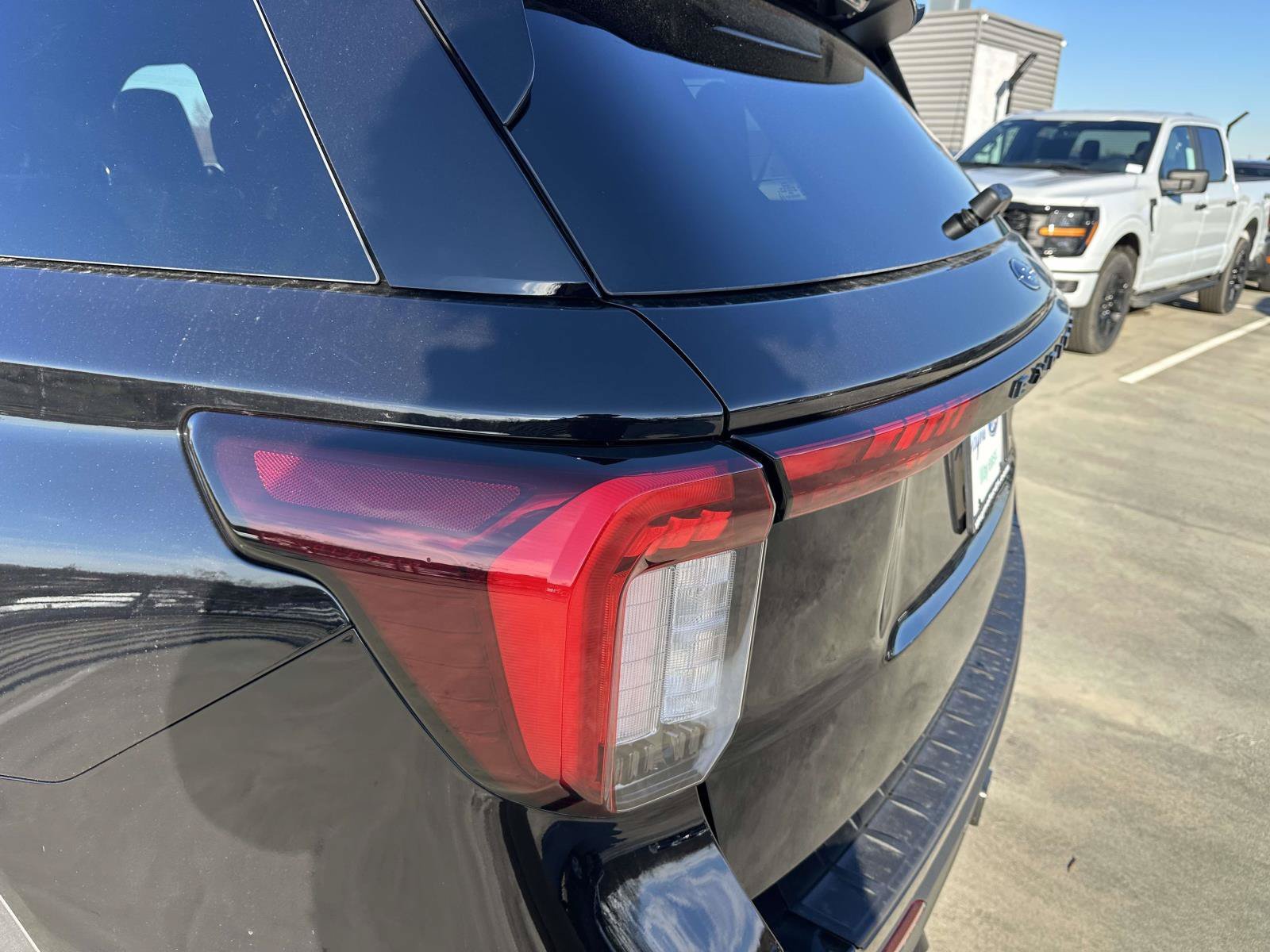 2026 Ford Explorer ST-Line - Photo 8