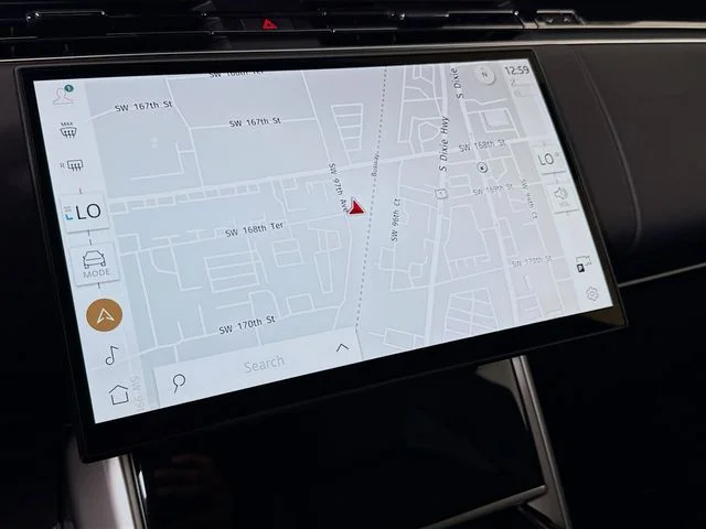New 2026 Fuji White Land Rover SE image 16