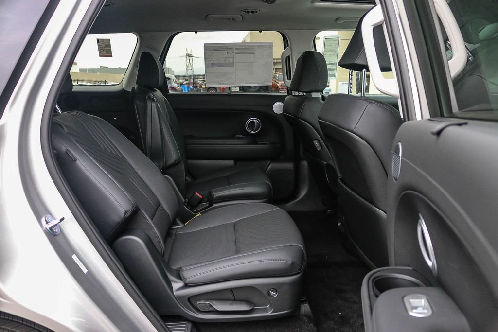 New 2026 Silver Hyundai SEL Premium image 17