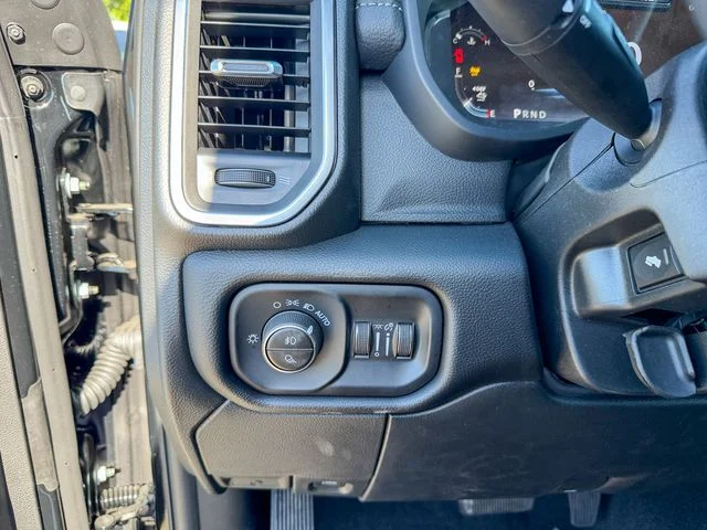 New 2026 Diamond Black Crystal Pearl-Coat Exterior Paint RAM Laramie image 21