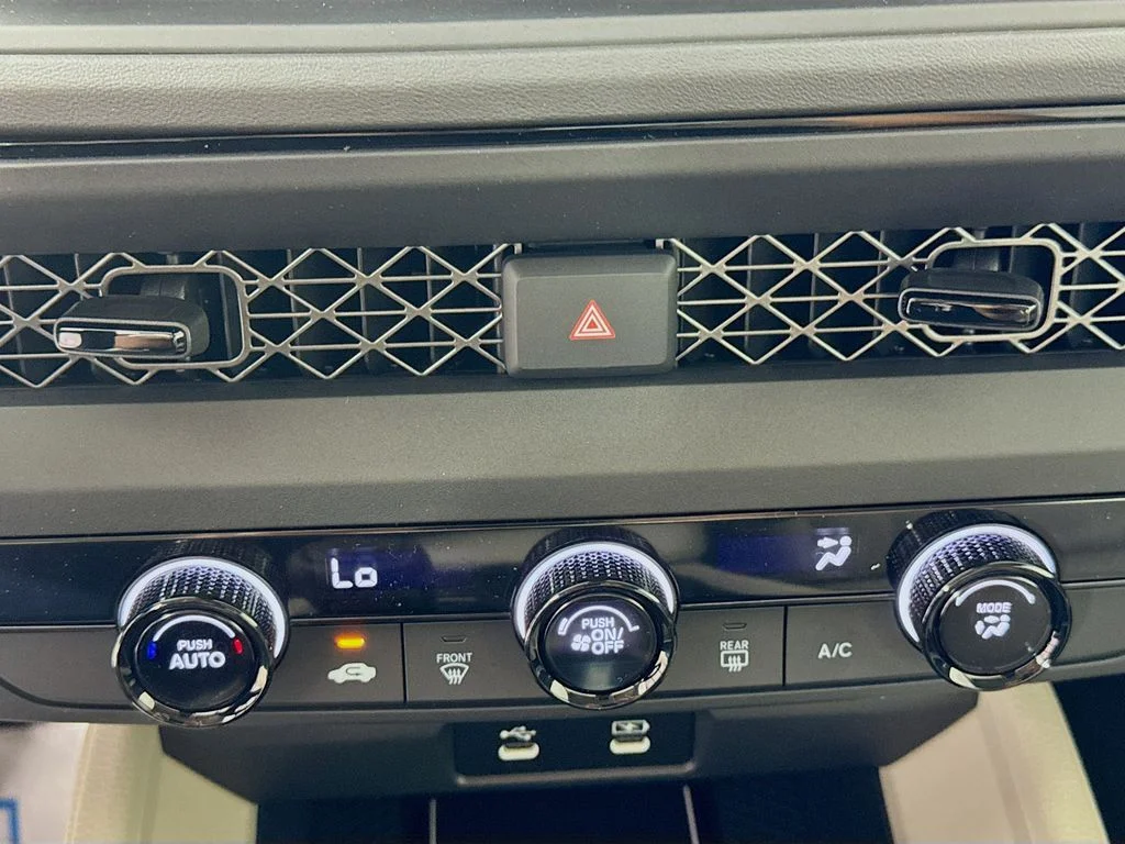 New 2026 Platinum White Pearl Honda LX image 23