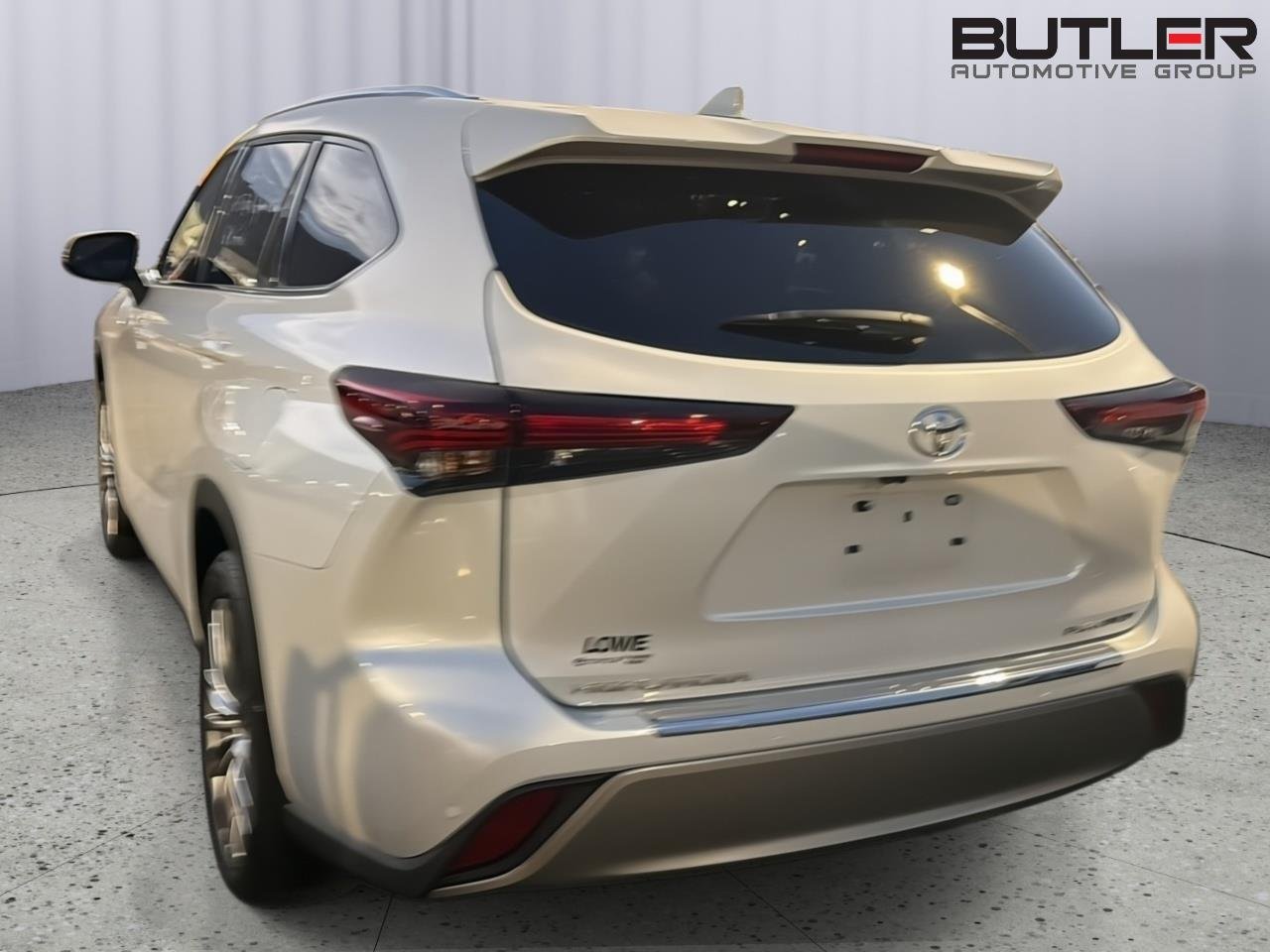 Used 2024 Wind Chill Pearl Toyota Platinum image 10