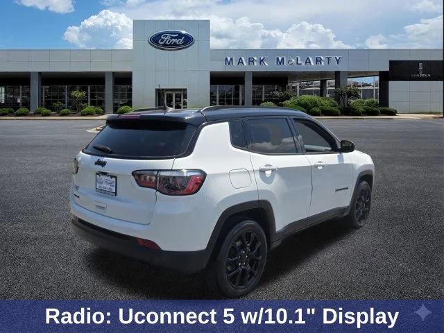Used 2024 White Jeep Latitude image 5