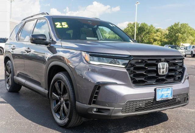 Used 2025  Honda Black Edition image 4
