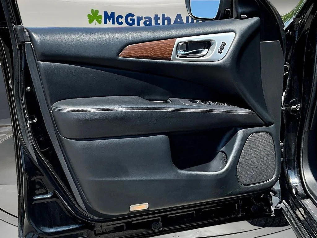 Used 2020 Black Nissan Platinum image 24