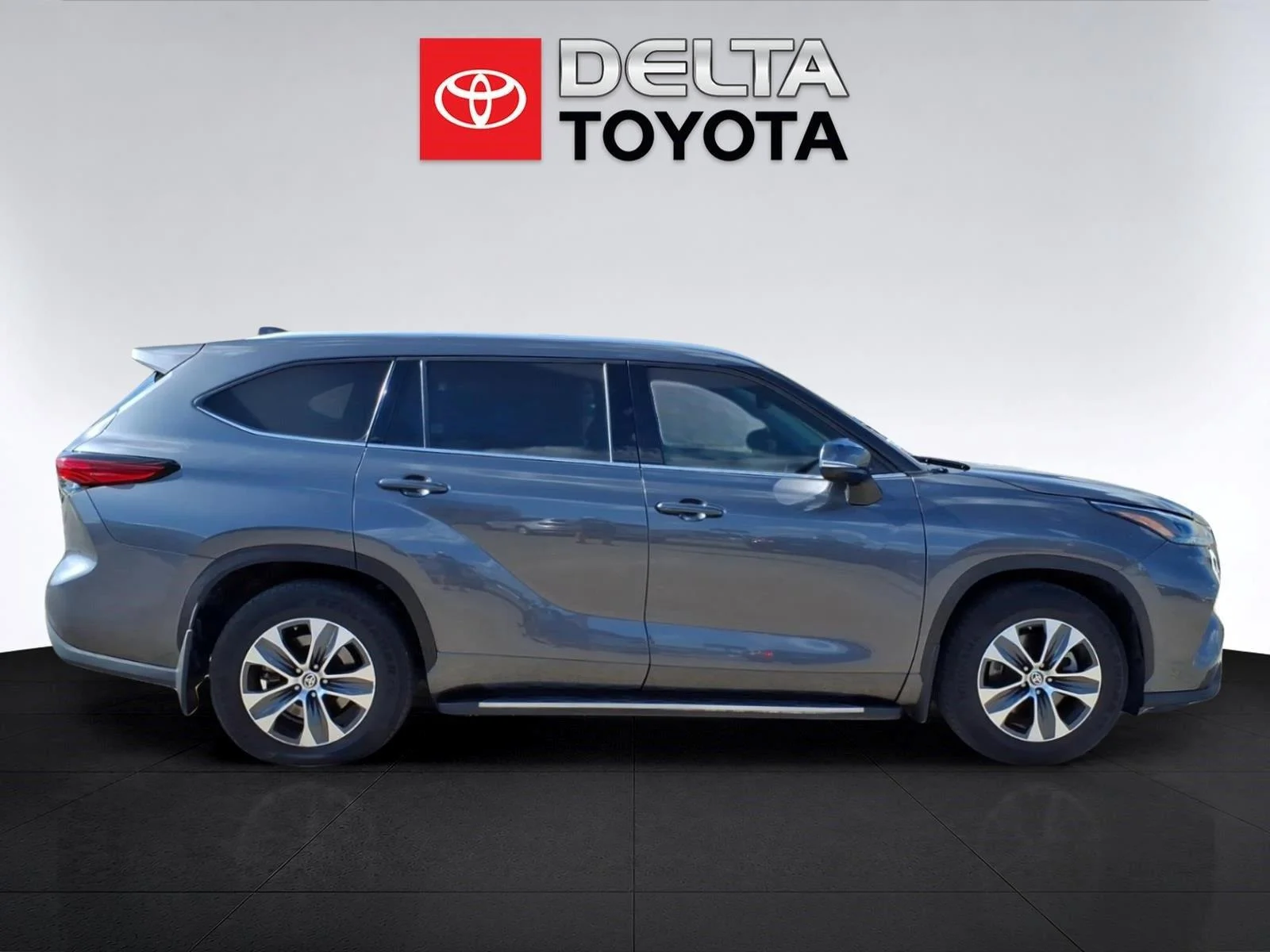 Used 2022 Magnetic Gray Metallic TOYOTA SUV image 6
