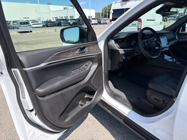 New 2026 White Jeep  image 11