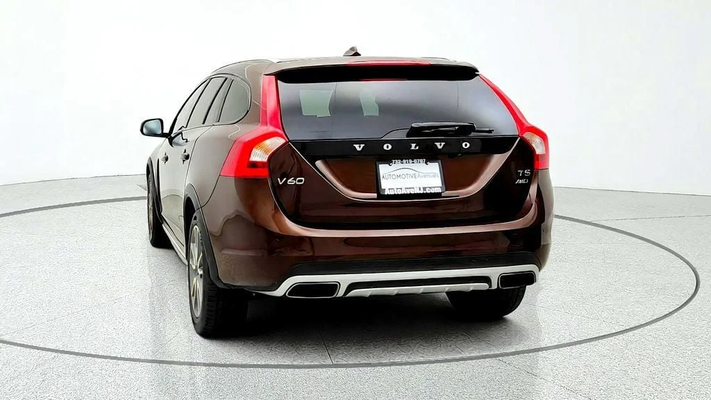 Used 2018 Rich Java Metallic Volvo T5 AWD w/ Convenience & BLIS Packages image 6