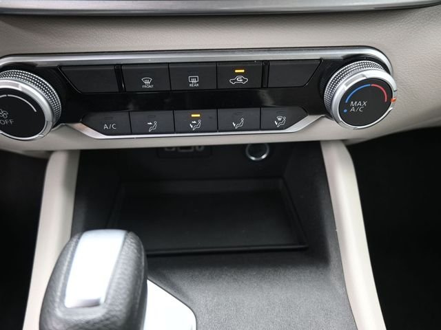Used 2025 White Nissan 2.5 SV image 4