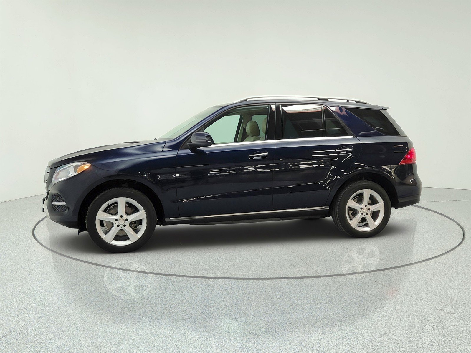 Used 2016 Lunar Blue Metallic Mercedes-Benz 4MATIC® 4dr GLE 350 image 8