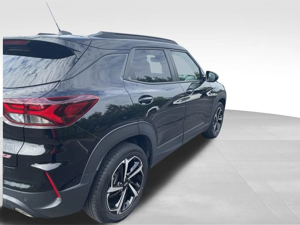 Used 2022 Black Chevrolet RS image 5