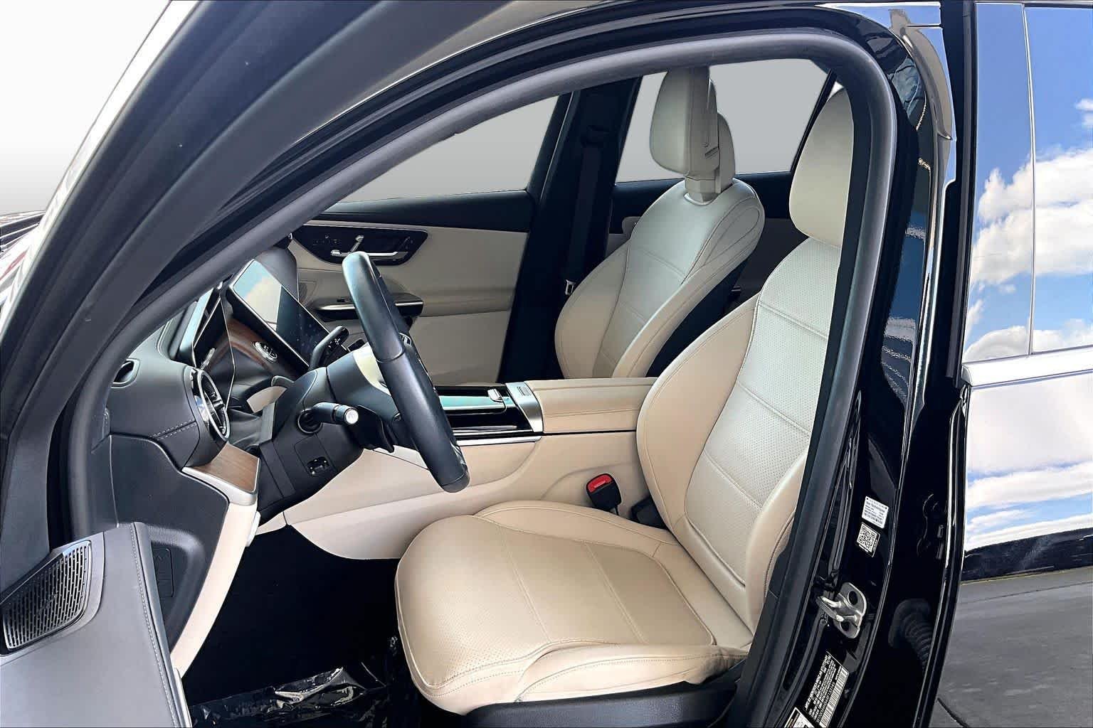 Used 2024 Black Mercedes-Benz GLC 300 image 8