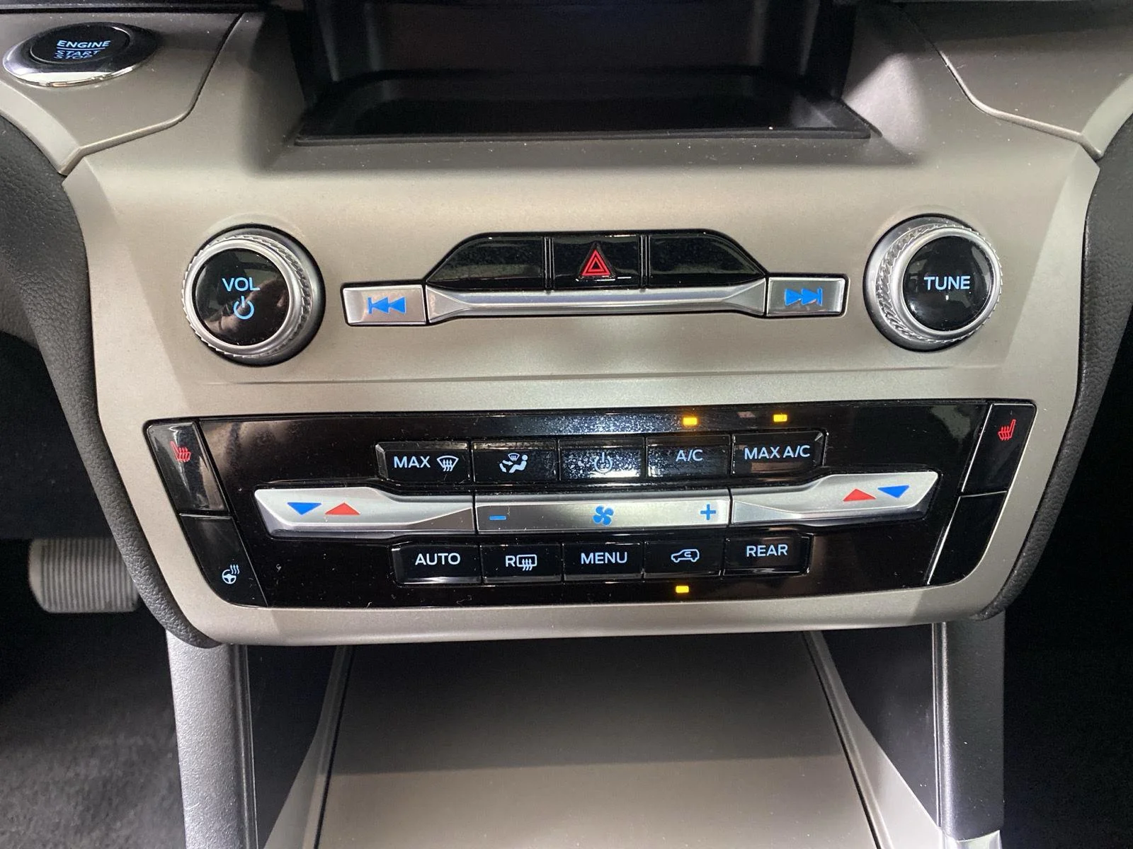 Used 2022 Star White Metallic Tri-Coat Ford XLT image 23